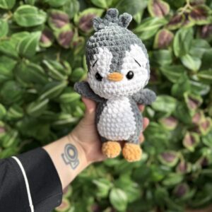 Pingvin | ajándék piros béka plüssel