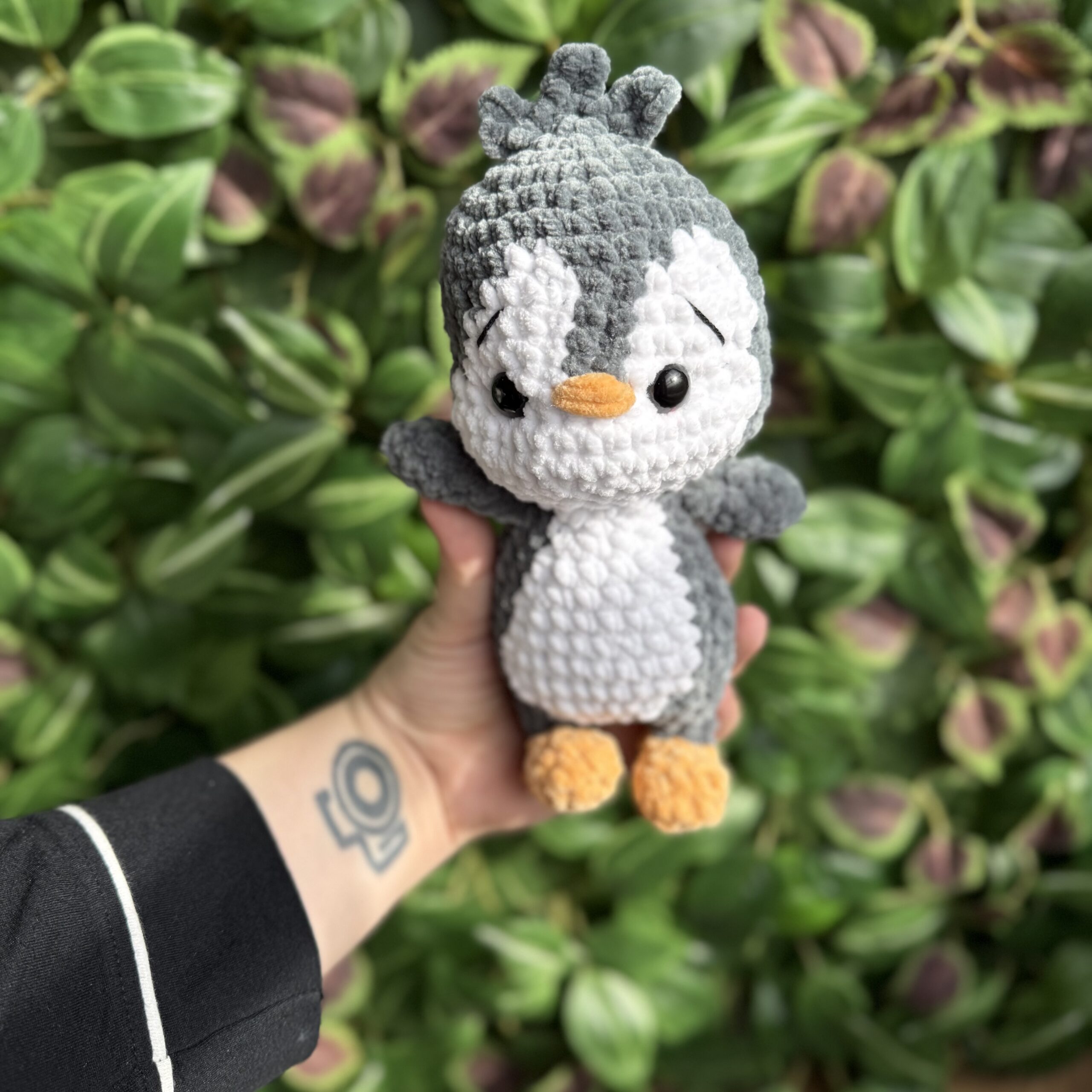 Pingvin | ajándék piros béka plüssel